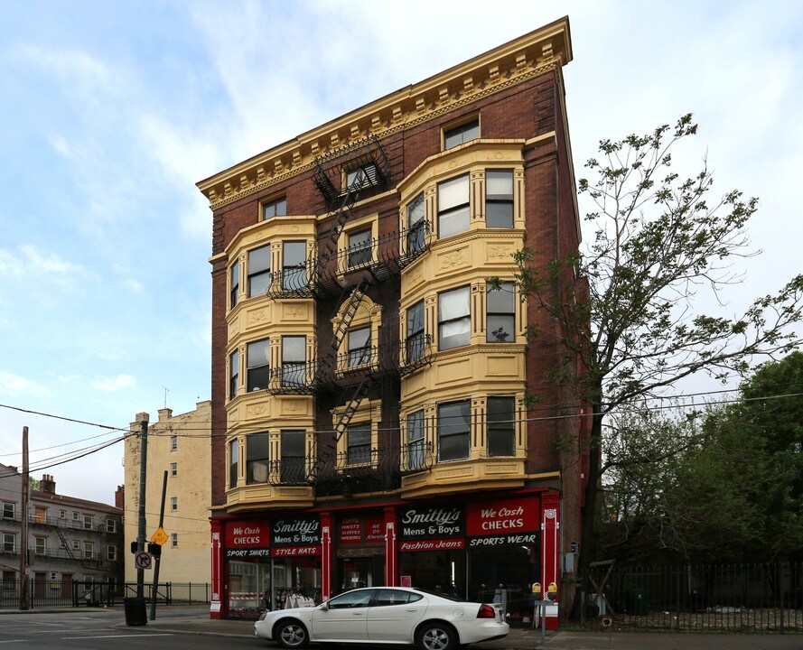 1501 Vine St in Cincinnati, OH - Building Photo