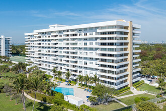 Island Breakers in Key Biscayne, FL - Building Photo - Building Photo