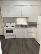 1527 SW Mulvane St in Topeka, KS - Building Photo - Building Photo