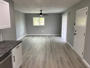 460 Base Ave E in Venice, FL - Building Photo - Building Photo