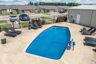 Fieldstone Place Apartments in Monroe, LA - Foto de edificio - Building Photo
