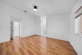 709 NW 208th Way in Pembroke Pines, FL - Building Photo - Building Photo