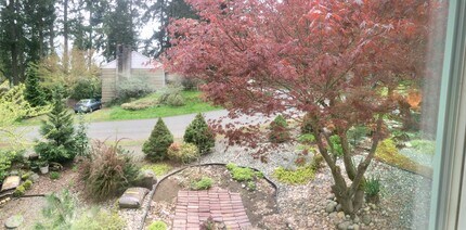 12706 10th Ave NE in Seattle, WA - Foto de edificio - Building Photo