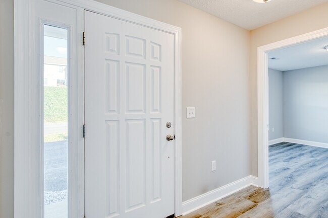 220 Twisted Oak Dr NW in Christiansburg, VA - Building Photo - Building Photo