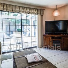 2001 E Camino Parocela in Palm Springs, CA - Building Photo - Building Photo