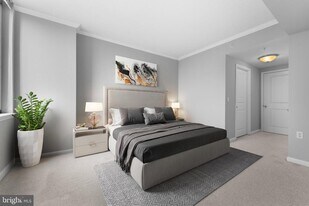 851 N Glebe Rd in Arlington, VA - Building Photo