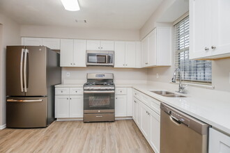 2477 Shoals Terrace in Decatur, GA - Building Photo - Building Photo