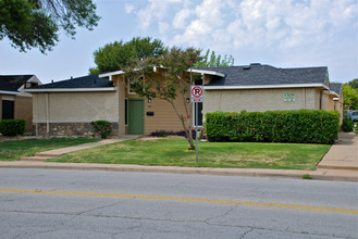 Crossway Apartments in Arlington, TX - Building Photo - Building Photo