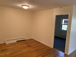 10138 104th St, Unit 2nd Floor in Ozone Park, NY - Foto de edificio - Building Photo