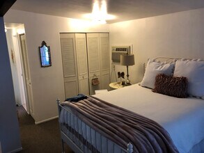 Carriage House in Royal Oak, MI - Building Photo - Building Photo