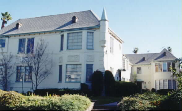 Chateau Apartments in Los Angeles, CA - Building Photo