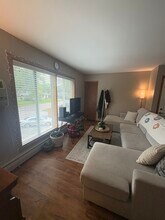119 E Welcome Ave, Unit #4 in Mankato, MN - Foto de edificio - Building Photo