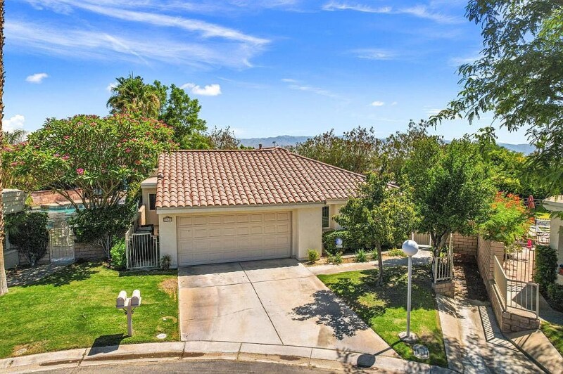 43250 Via Magellan Dr in Palm Desert, CA - Building Photo