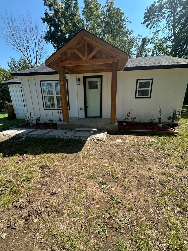 214 E Pine St in Coweta, OK - Building Photo - Building Photo