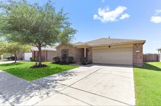 16535 Burnell Oaks Ln in Houston, TX - Foto de edificio - Building Photo