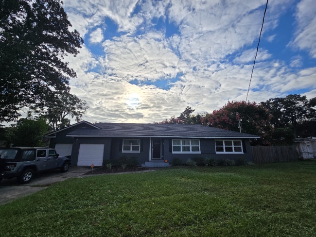 property at 933 Arlingwood Ave