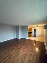 320 Hanna Ave, Unit A-1 in Loveland, OH - Foto de edificio - Building Photo