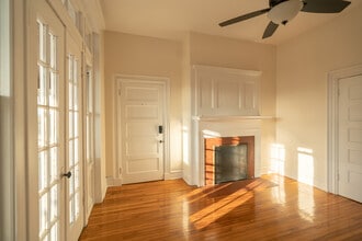 202 Lafayette St, Unit 3 in Jefferson City, MO - Foto de edificio - Building Photo