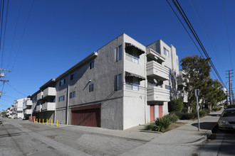 3445 Mentone Ave in Los Angeles, CA - Building Photo - Building Photo