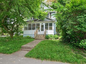 919 Goodman St S in Rochester, NY - Building Photo