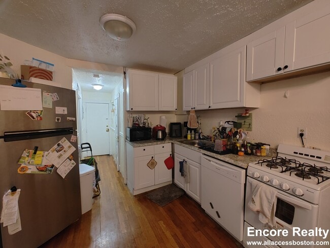 93 West Cedar St in Boston, MA - Foto de edificio - Building Photo