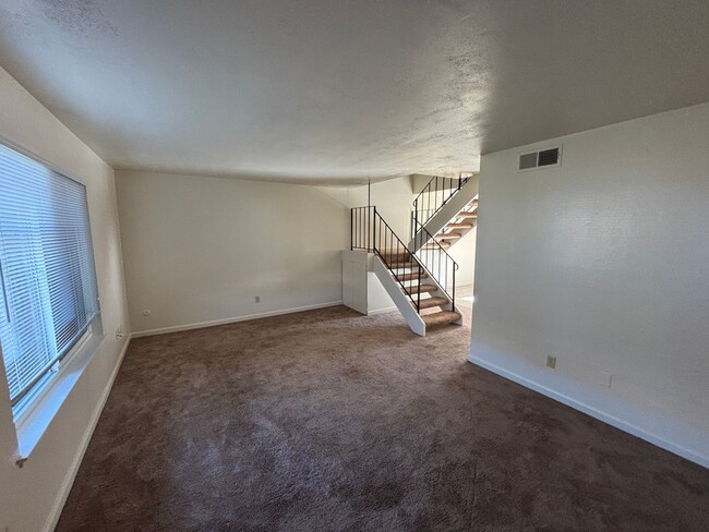 4196 Savannah Ln in Sacramento, CA - Building Photo - Building Photo