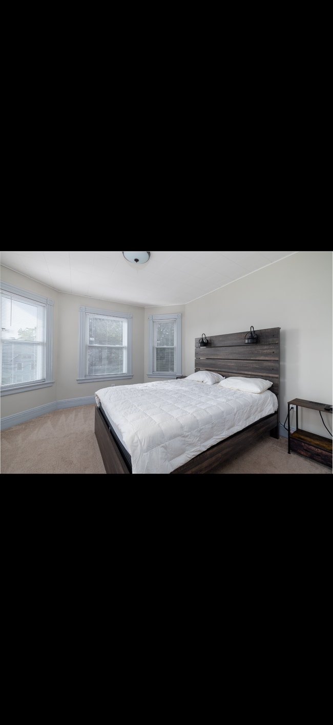 125 High St, Unit 125 FL 2 in Bristol, CT - Building Photo - Building Photo