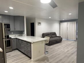 12716 Lakeshore Dr, Unit APT C in Lakeside, CA - Building Photo - Building Photo