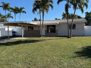 4360 NE 13th Ave in Oakland Park, FL - Building Photo - Building Photo