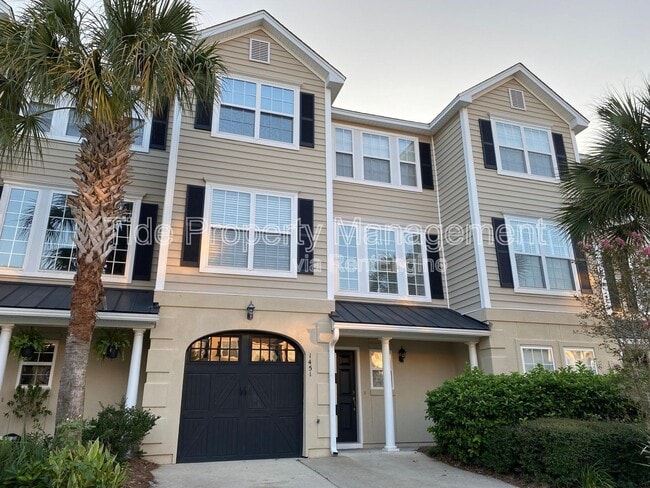property at 1451 Hamlin Park Cir