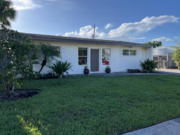 9167 Birmingham Dr in Palm Beach Gardens, FL - Building Photo