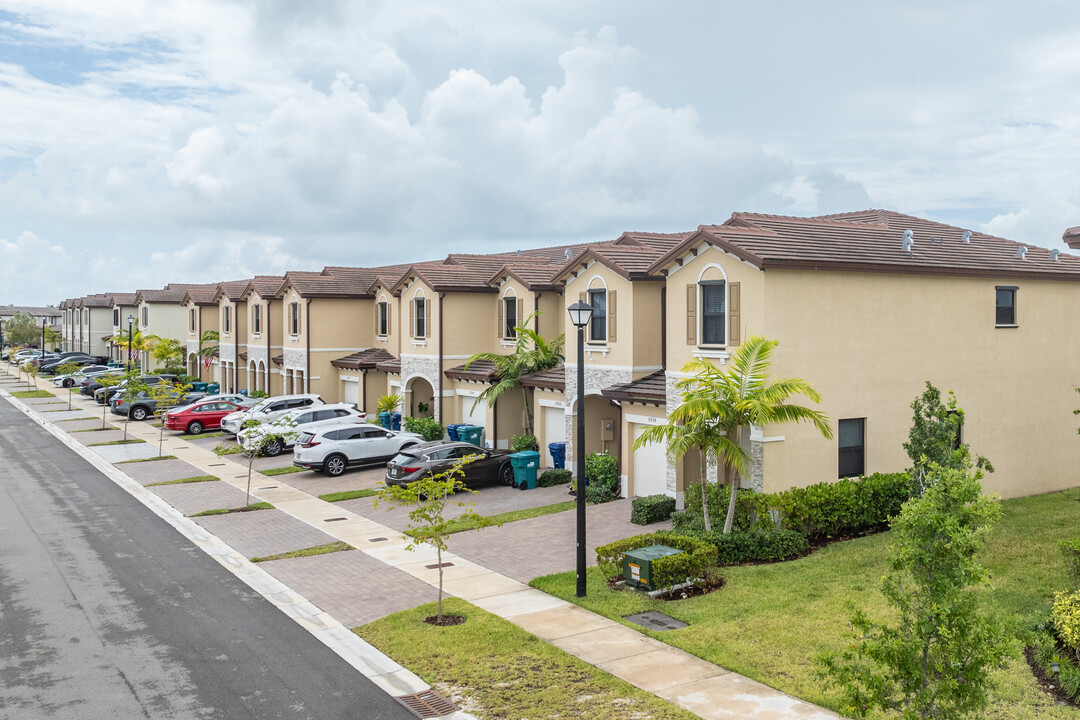 Crystal Cay in Cutler Bay, FL - Building Photo