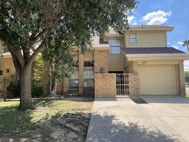 101 Martingale in Laredo, TX - Building Photo