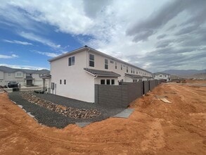 3843 Mustang Vly Dr in Washington, UT - Building Photo - Building Photo