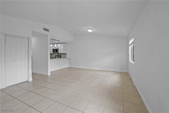 6322 Royal Woods Dr in Ft. Myers, FL - Building Photo - Building Photo
