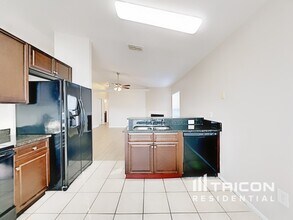 7227 Edgewater Shores Ct in Orlando, FL - Building Photo - Building Photo