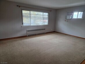 144 Raphael Rd in Totowa, NJ - Building Photo - Building Photo