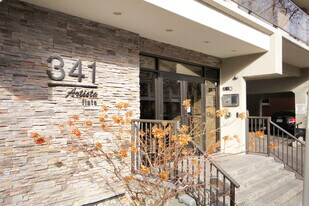 341 Flora in Ottawa, ON - Building Photo