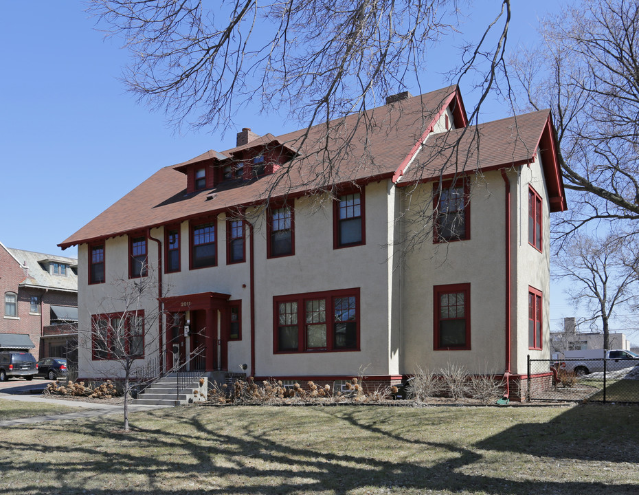 2011 Pillsbury Ave S in Minneapolis, MN - Building Photo