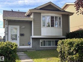 2114-2152 52 St NW in Edmonton, AB - Building Photo