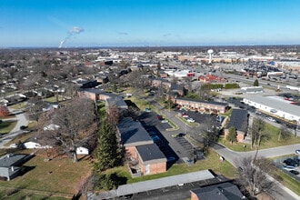 Auburn Place in Greenwood, IN - Foto de edificio - Building Photo
