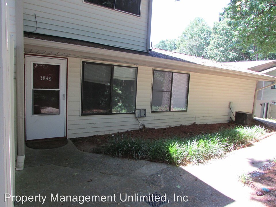 3848 Mulkey Cir SW in Marietta, GA - Foto de edificio