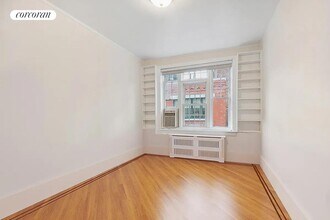 11 Hunts Ln in Brooklyn, NY - Building Photo - Building Photo