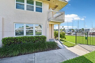 311 Gulfstream Rd in Dania Beach, FL - Building Photo - Building Photo