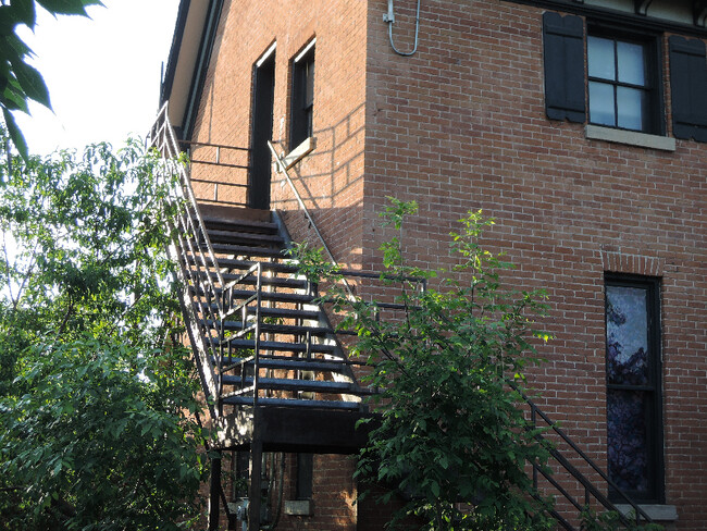 property at 334 E Mulberry St