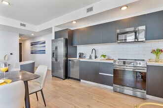 398 NE 5th St in Miami, FL - Foto de edificio - Building Photo