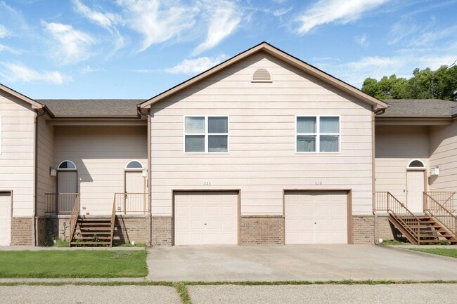 1128 Country Club Ln