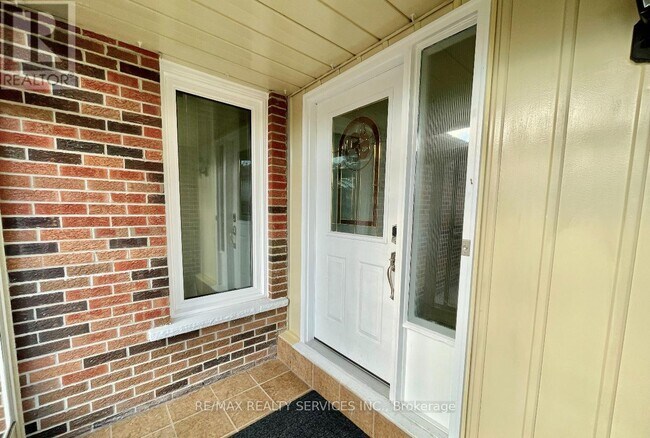 48 Chambers Ct in Brampton, ON - Building Photo - Building Photo