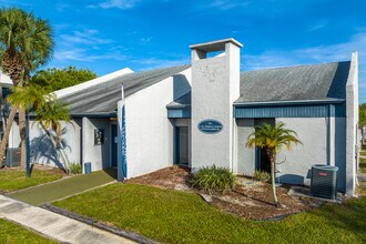 The Meadows in St. Petersburg, FL - Building Photo - Building Photo