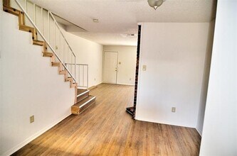 9419 Olde Towne Row in Dallas, TX - Building Photo - Building Photo